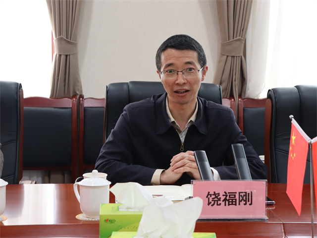 鄧華會(huì)見宜賓市供銷社黨委書記、理事會(huì)主任饒福剛一行