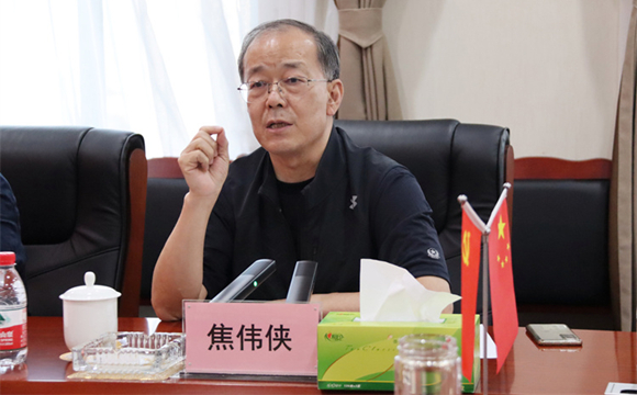 四川省委省政府決策咨詢委員會(huì)、西財(cái)智庫領(lǐng)導(dǎo)專家蒞臨四川棉麻集團(tuán)指導(dǎo)工作