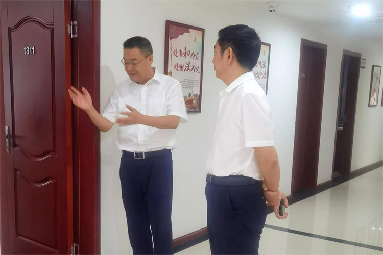 省供銷社黨組成員、機關(guān)黨委書記李先明帶隊檢查指導棉麻集團安全生產(chǎn)工作